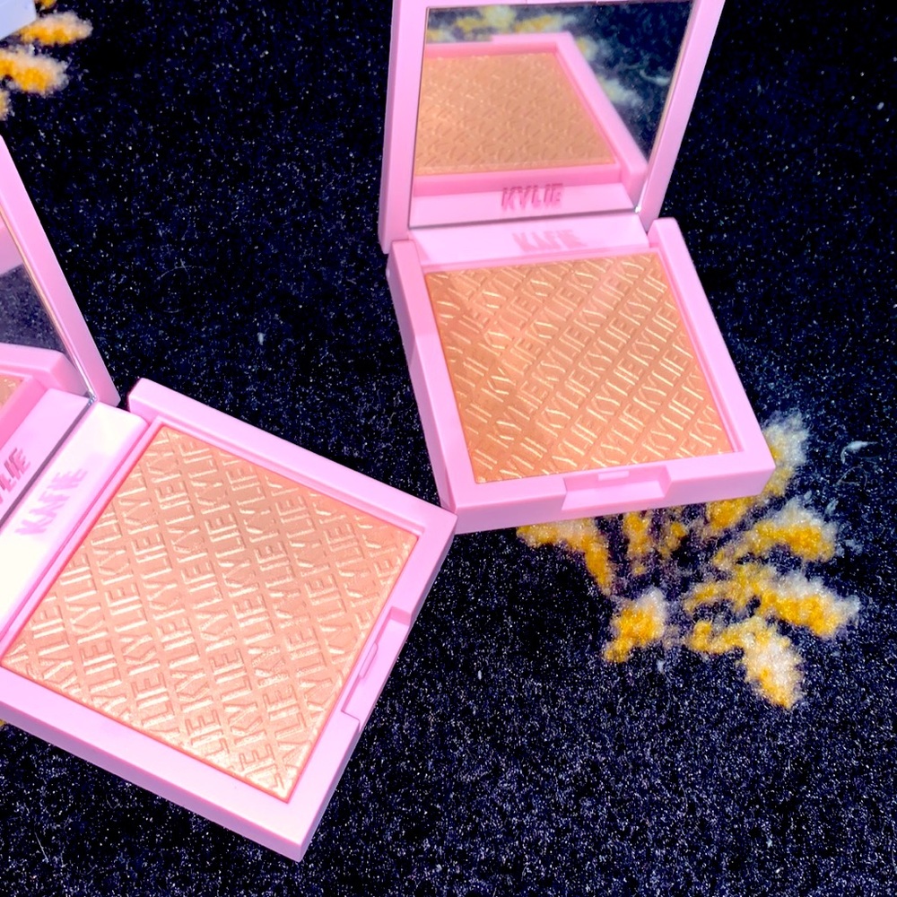 absolutely stunning highlighter by kylie